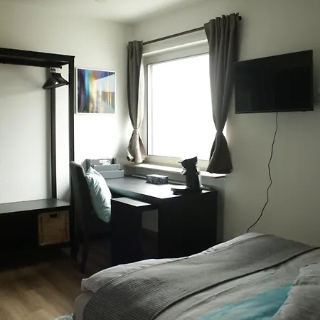 Serviced Apartment *