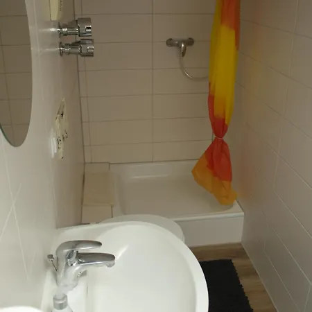 Serviced Apartment *
